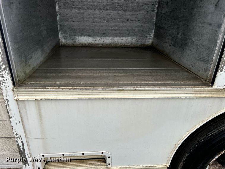 image for item DN0665 2003 Freightliner  Business Class M2 delivery truck