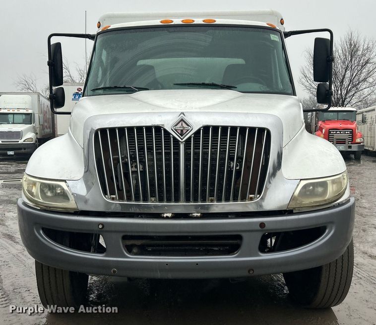 image for item DN0667 2005 International  4300 SBA delivery truck