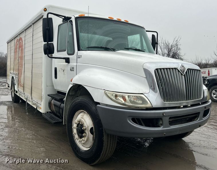 image for item DN0667 2005 International  4300 SBA delivery truck