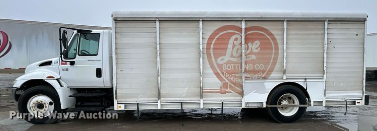 image for item DN0667 2005 International  4300 SBA delivery truck