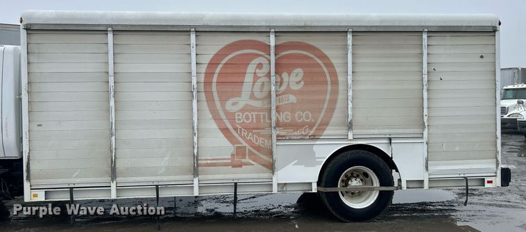 image for item DN0667 2005 International  4300 SBA delivery truck