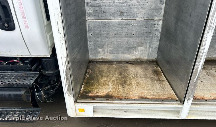 image for item DN0667 2005 International  4300 SBA delivery truck