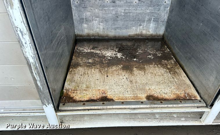 image for item DN0667 2005 International  4300 SBA delivery truck