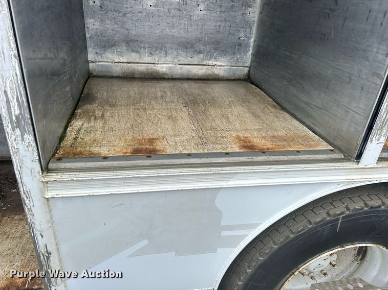 image for item DN0667 2005 International  4300 SBA delivery truck