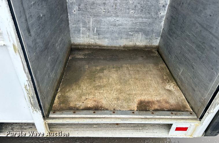 image for item DN0667 2005 International  4300 SBA delivery truck