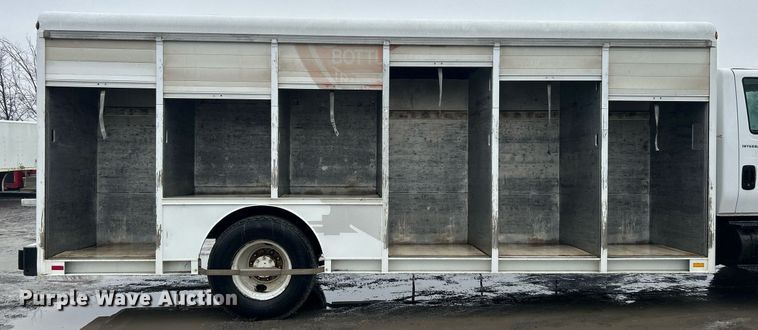 image for item DN0667 2005 International  4300 SBA delivery truck