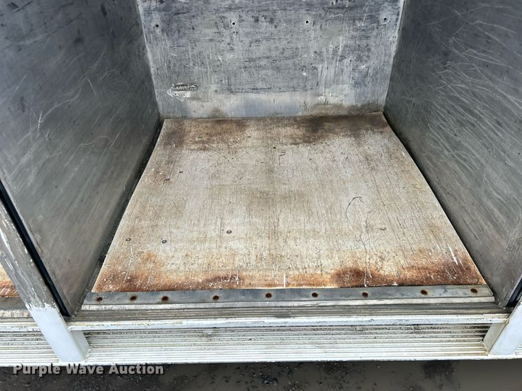 image for item DN0667 2005 International  4300 SBA delivery truck