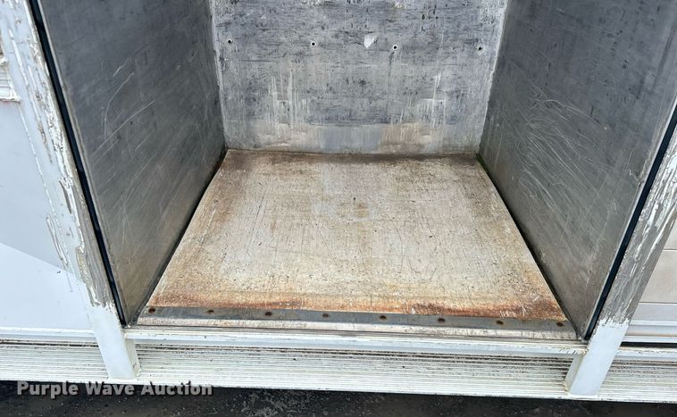 image for item DN0667 2005 International  4300 SBA delivery truck