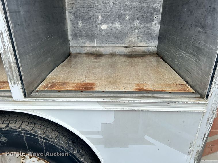 image for item DN0667 2005 International  4300 SBA delivery truck