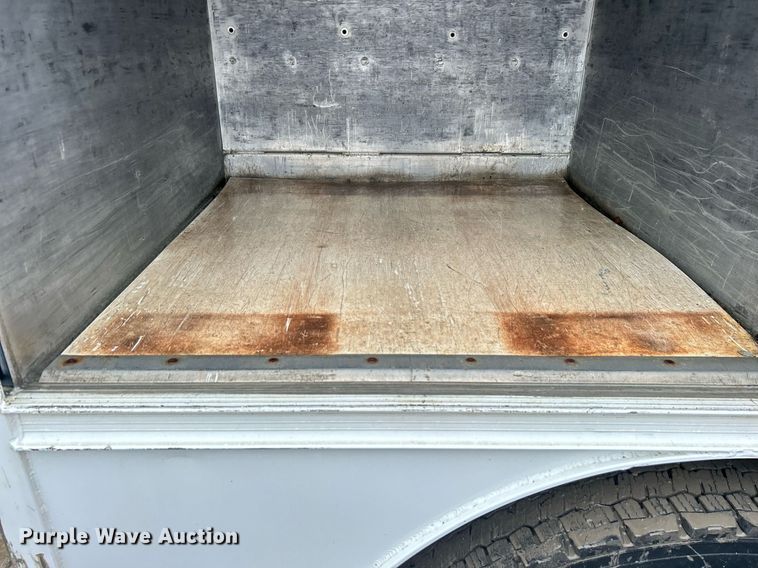 image for item DN0667 2005 International  4300 SBA delivery truck