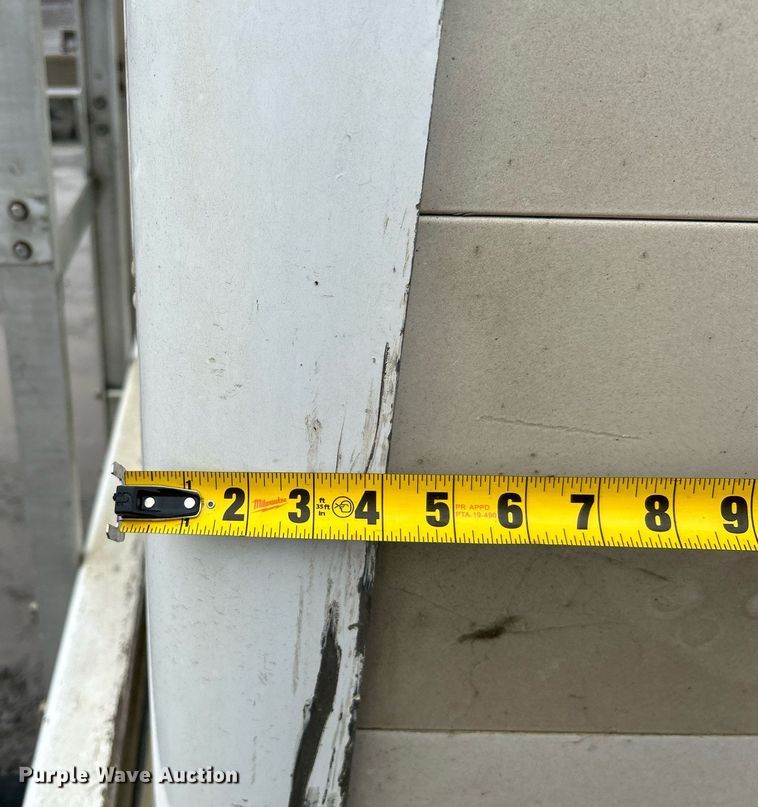 image for item DN0667 2005 International  4300 SBA delivery truck