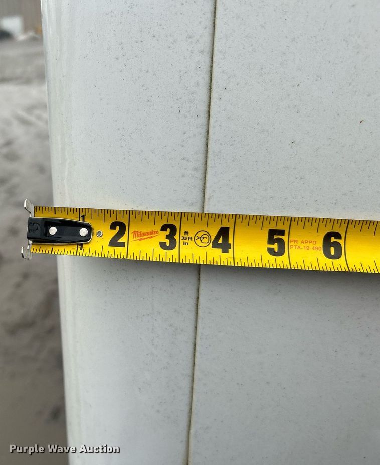 image for item DN0667 2005 International  4300 SBA delivery truck