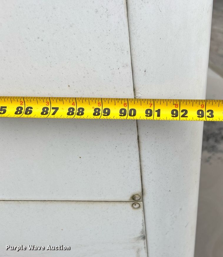 image for item DN0667 2005 International  4300 SBA delivery truck