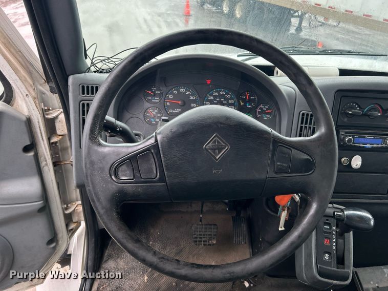 image for item DN0667 2005 International  4300 SBA delivery truck