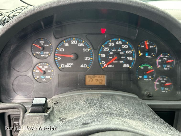 image for item DN0667 2005 International  4300 SBA delivery truck