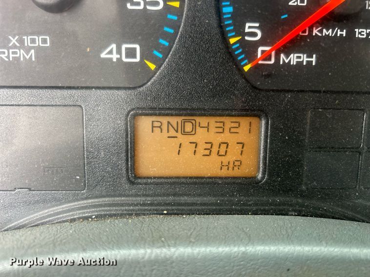 image for item DN0667 2005 International  4300 SBA delivery truck