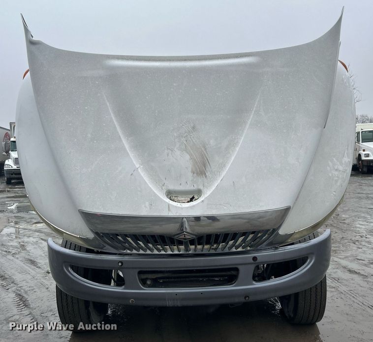 image for item DN0667 2005 International  4300 SBA delivery truck