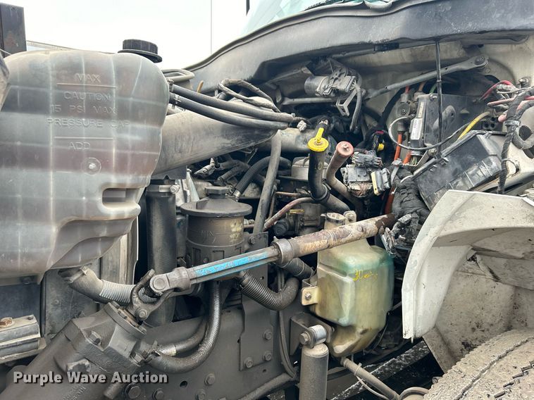 image for item DN0667 2005 International  4300 SBA delivery truck