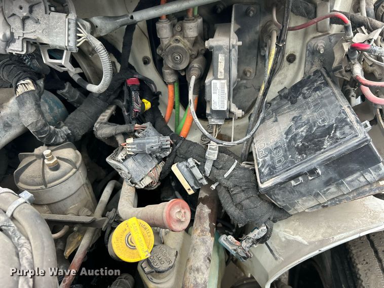 image for item DN0667 2005 International  4300 SBA delivery truck