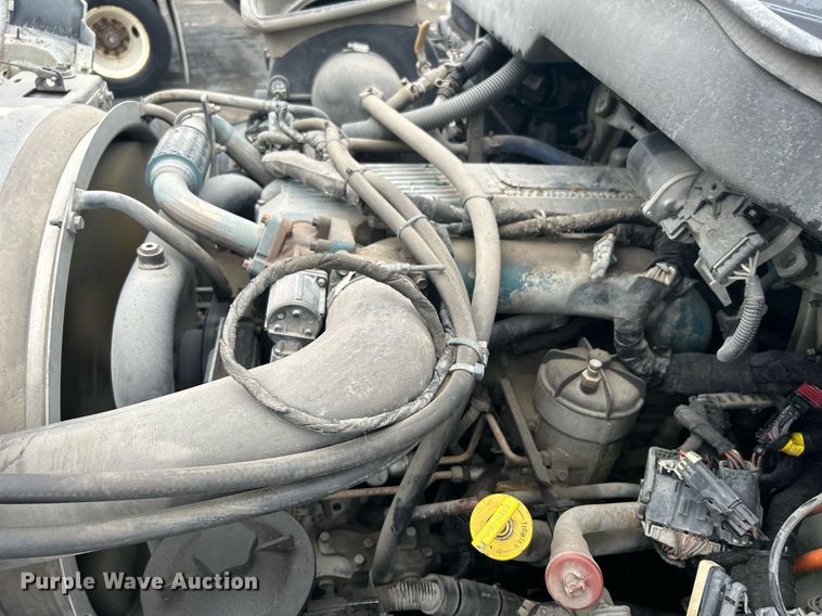 image for item DN0667 2005 International  4300 SBA delivery truck