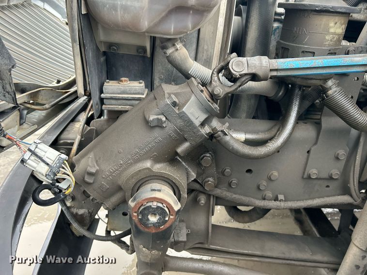 image for item DN0667 2005 International  4300 SBA delivery truck