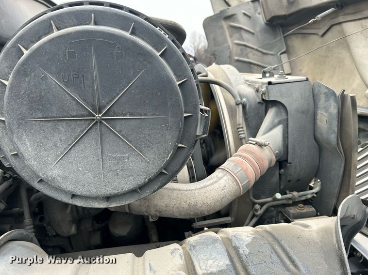 image for item DN0667 2005 International  4300 SBA delivery truck