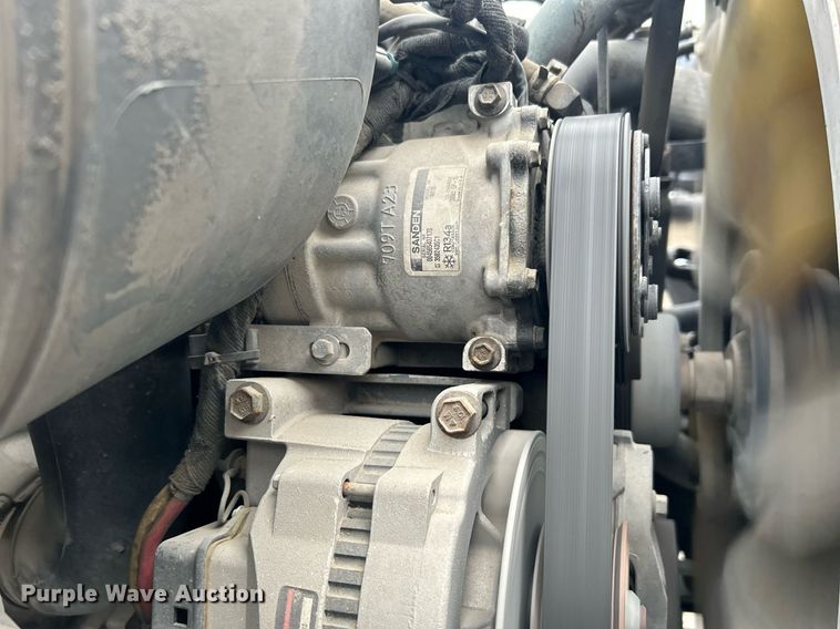 image for item DN0667 2005 International  4300 SBA delivery truck