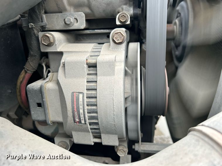 image for item DN0667 2005 International  4300 SBA delivery truck