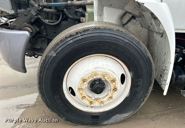 image for item DN0667 2005 International  4300 SBA delivery truck