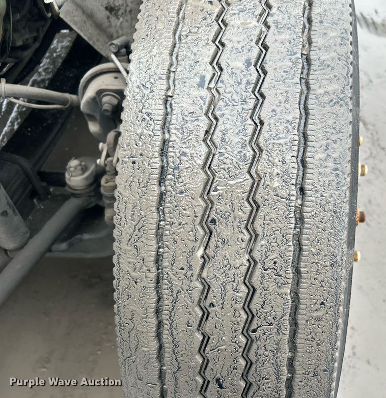 image for item DN0667 2005 International  4300 SBA delivery truck