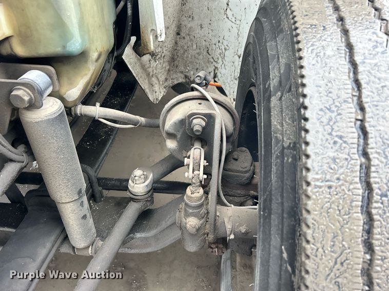 image for item DN0667 2005 International  4300 SBA delivery truck