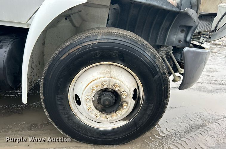 image for item DN0667 2005 International  4300 SBA delivery truck