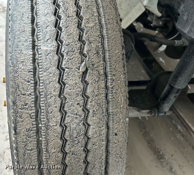 image for item DN0667 2005 International  4300 SBA delivery truck