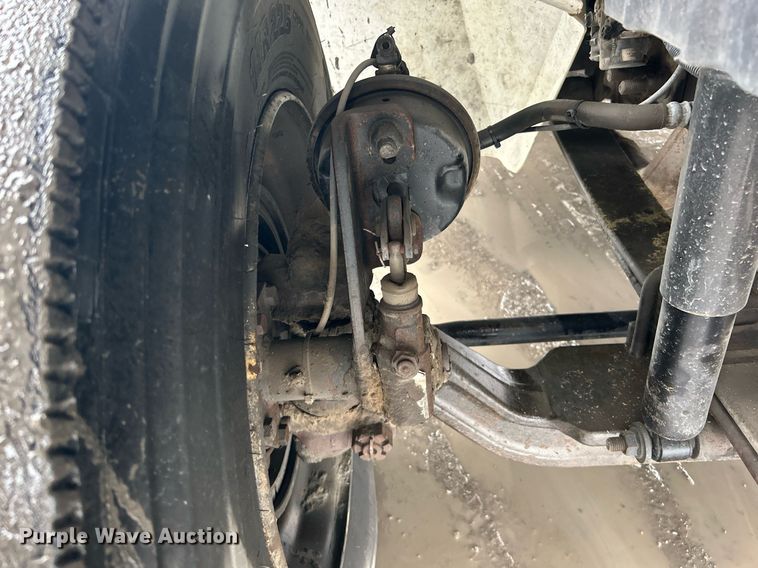 image for item DN0667 2005 International  4300 SBA delivery truck