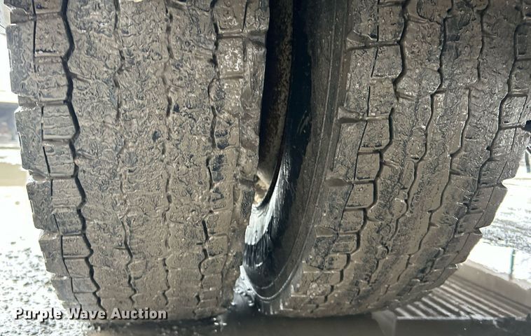 image for item DN0667 2005 International  4300 SBA delivery truck