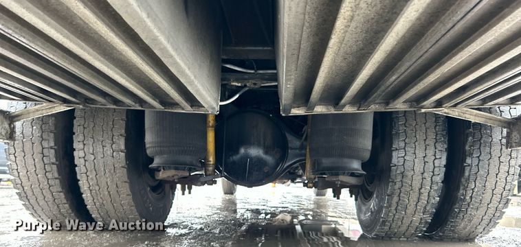 image for item DN0667 2005 International  4300 SBA delivery truck