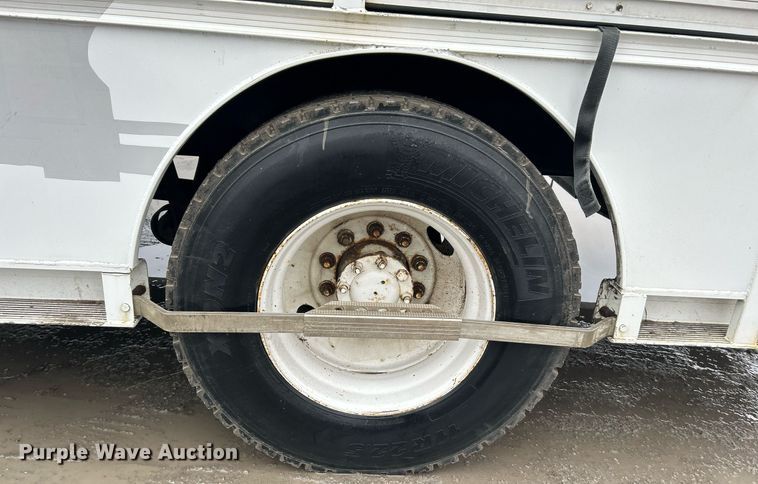 image for item DN0667 2005 International  4300 SBA delivery truck