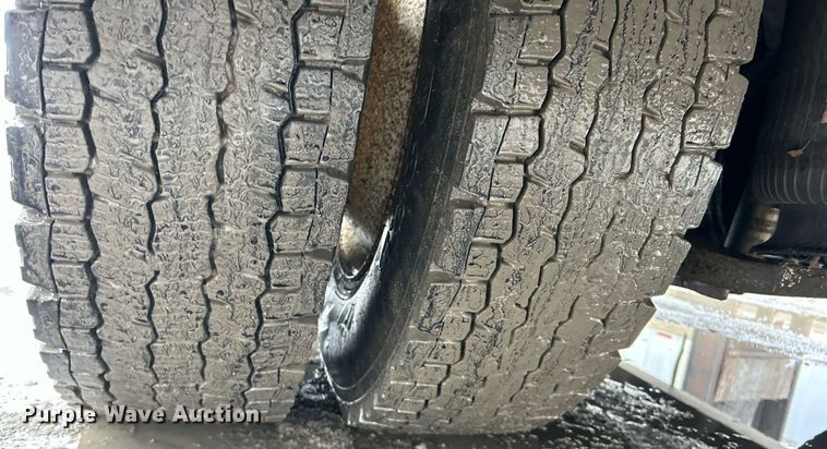 image for item DN0667 2005 International  4300 SBA delivery truck