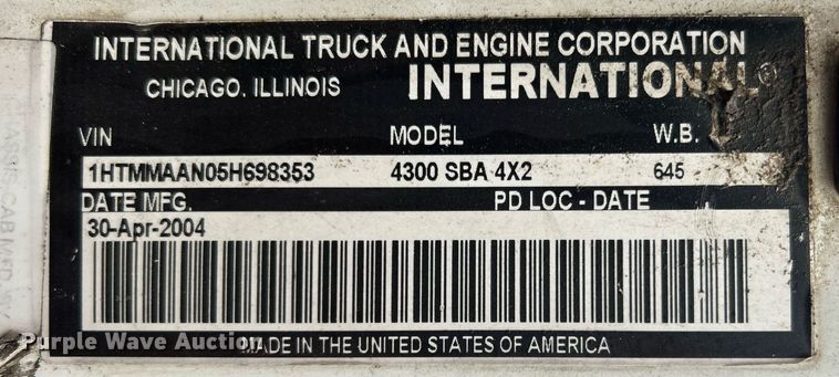 image for item DN0667 2005 International  4300 SBA delivery truck