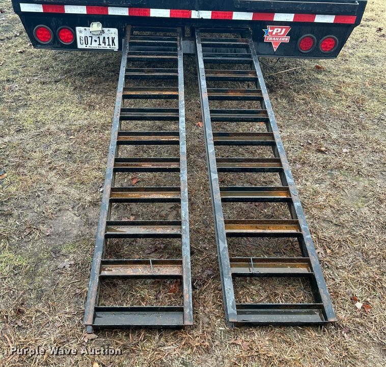 image for item DN0672 2021 PJ Trailers Gooseneck LS322 equipment trailer
