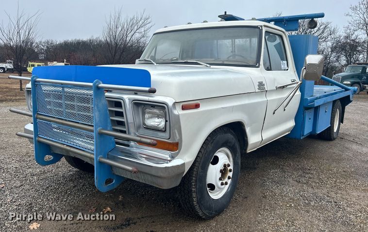 image for item DN0674 1979 Ford F350 Custom winch truck