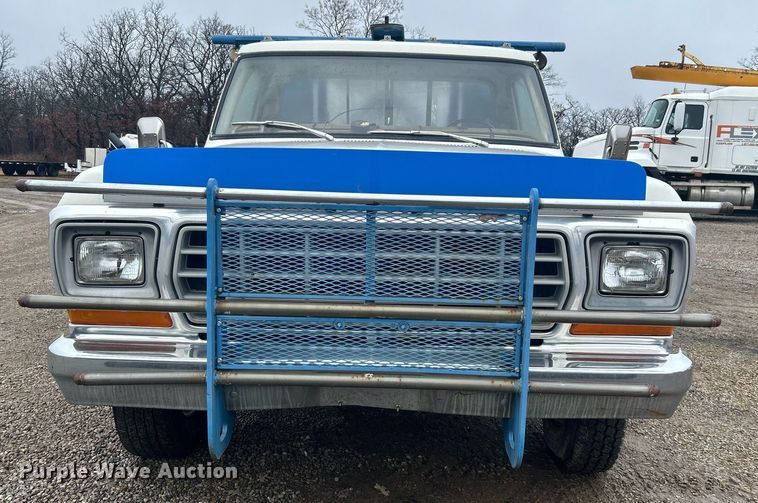 image for item DN0674 1979 Ford F350 Custom winch truck