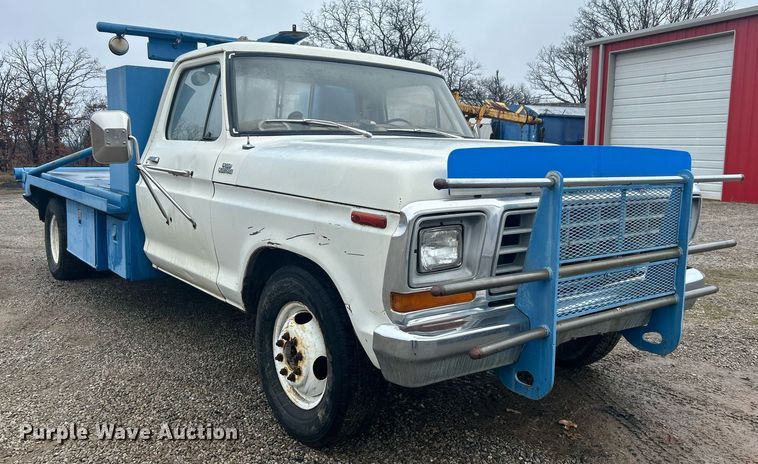 image for item DN0674 1979 Ford F350 Custom winch truck