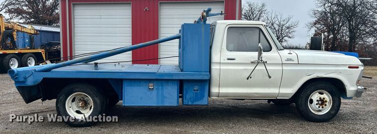 image for item DN0674 1979 Ford F350 Custom winch truck