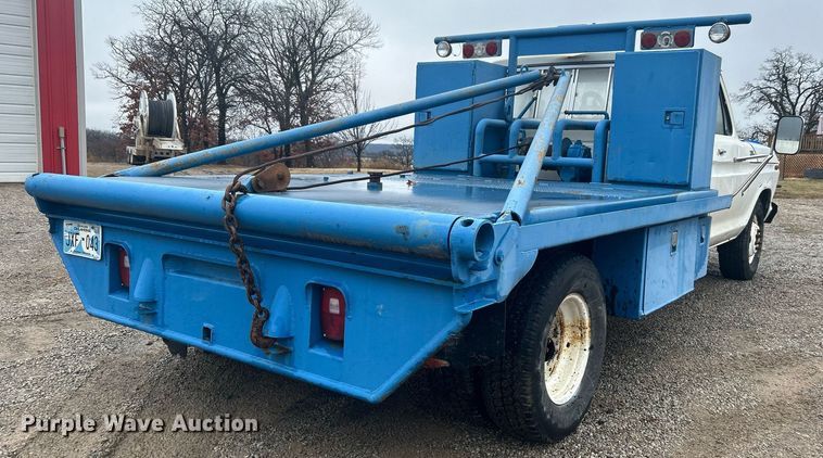 image for item DN0674 1979 Ford F350 Custom winch truck