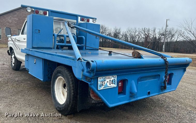 image for item DN0674 1979 Ford F350 Custom winch truck