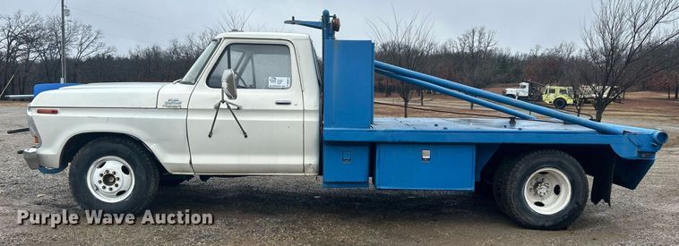 image for item DN0674 1979 Ford F350 Custom winch truck