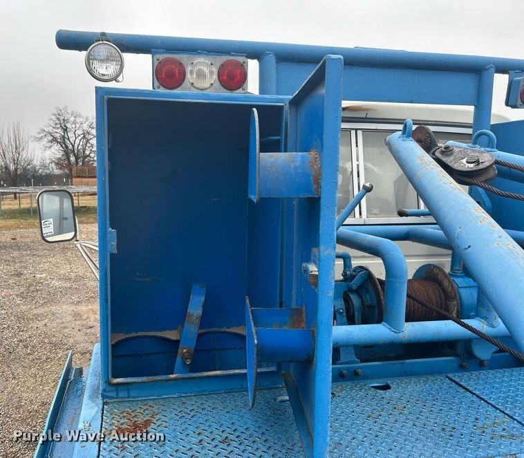 image for item DN0674 1979 Ford F350 Custom winch truck