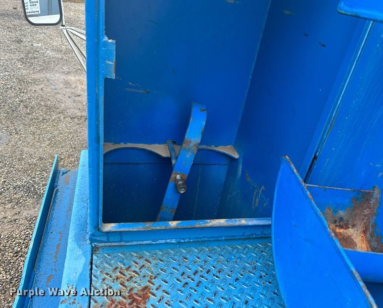 image for item DN0674 1979 Ford F350 Custom winch truck