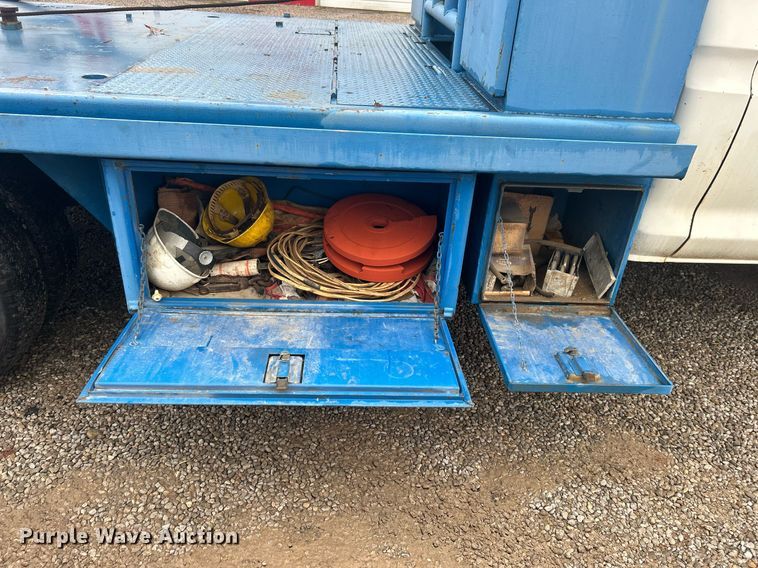 image for item DN0674 1979 Ford F350 Custom winch truck